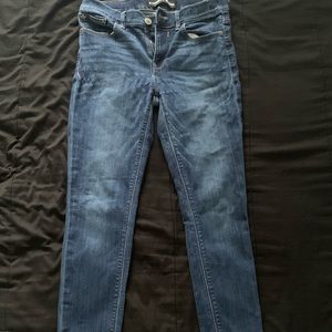 Express jeans , legging mid rise.  And a size 6s